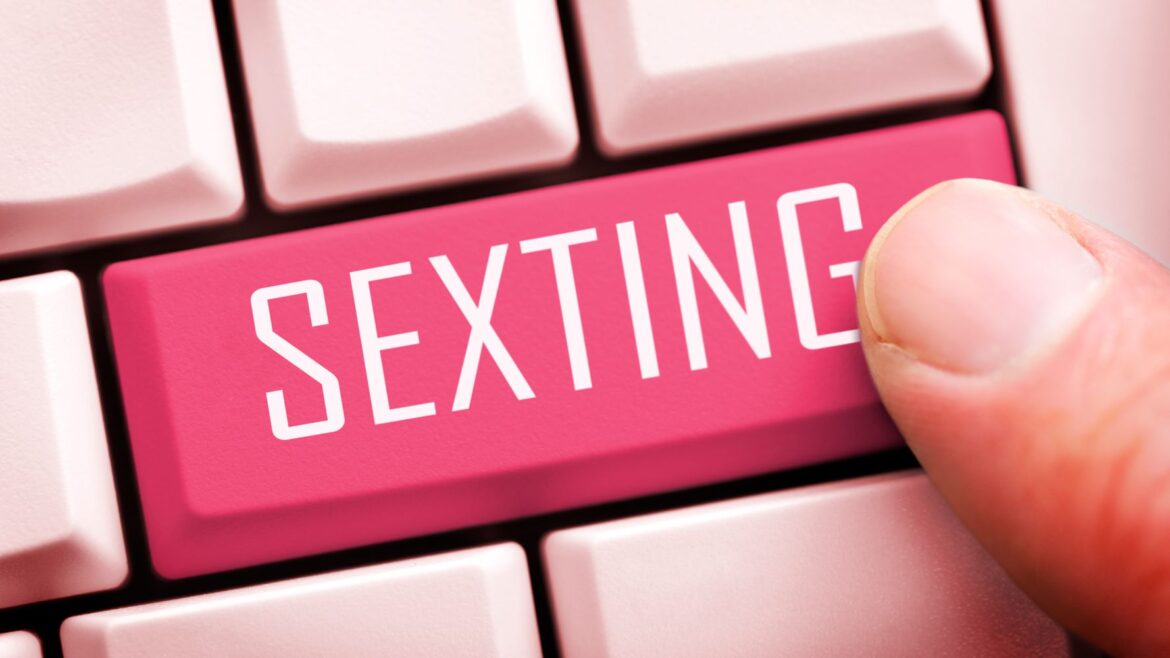 Things To Consider Before Sexting The Couple Connection 3881