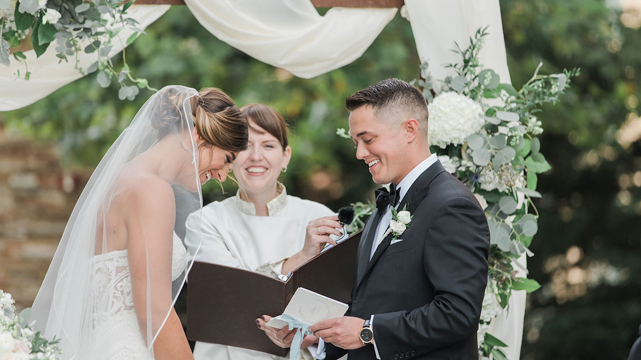 7 Best Wedding Officiant Gifts for 2023